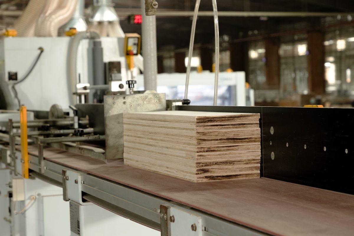 Engineered oak flooring on the Vu Uy line