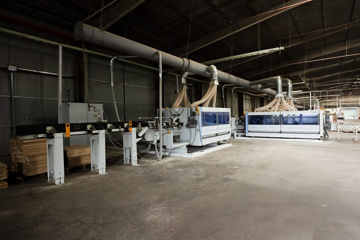 HOMAG bonding line running oak
