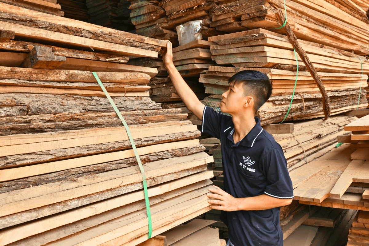 Vu Uy Wood production line