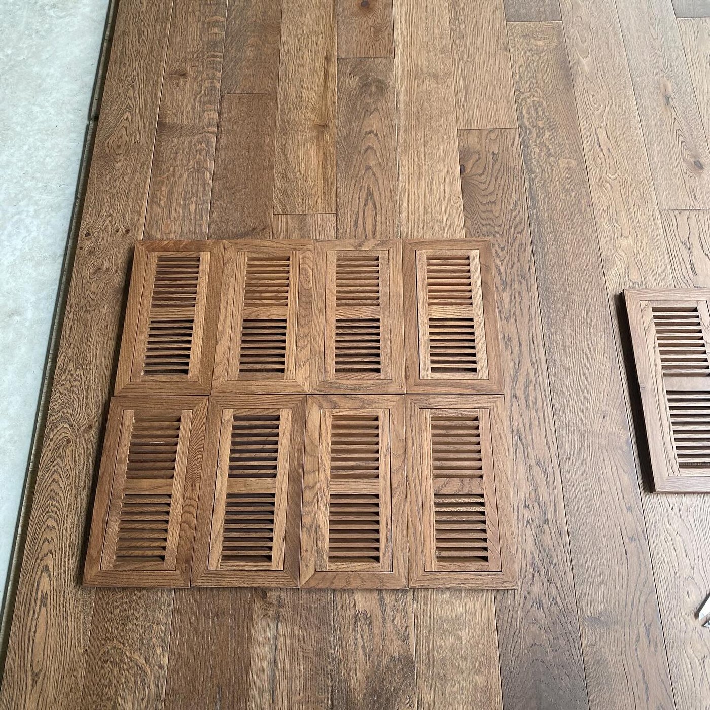 Oak flooring, Vent grille